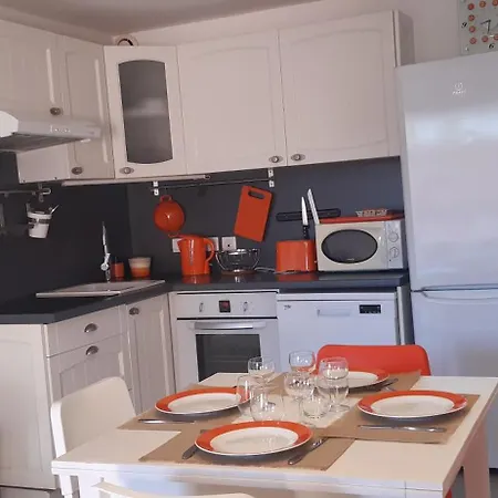 Clementine - Gai Et Familial, Climatise, Rc De Maison, A 80m De La - Boulouris-sur-mer