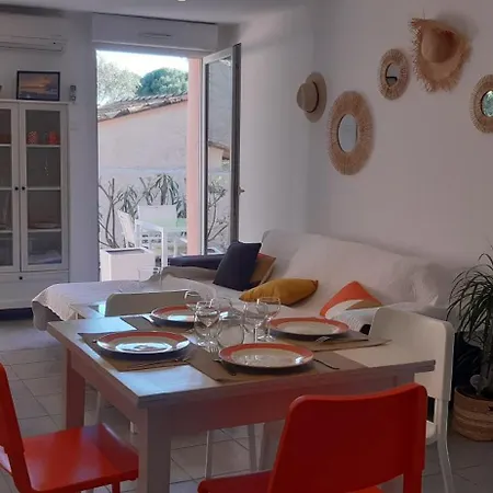 Apartment Clementine - Gai Et Familial, Climatise, Rc De Maison, A 80m De La - Boulouris-sur-mer Saint-Raphael (Var)