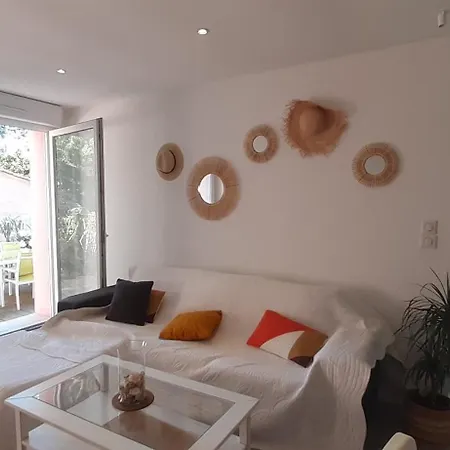 Clementine - Gai Et Familial, Climatise, Rc De Maison, A 80m De La - Boulouris-sur-mer Saint-Raphael (Var)