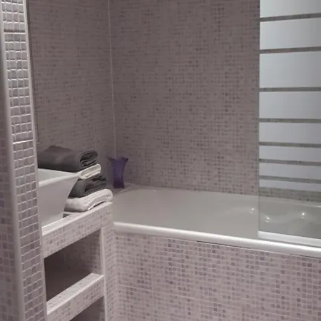 Clementine - Gai Et Familial, Climatise, Rc De Maison, A 80m De La - Boulouris-sur-mer Apartment